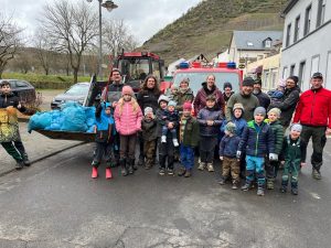 2aa5feb2-1566-4294-a186-e7776ad8a0e7 (002)